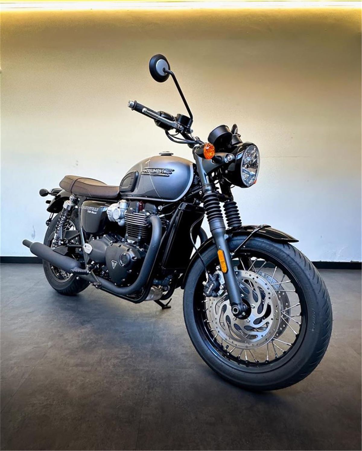 Stockmodel Bonneville T120 Black MY25