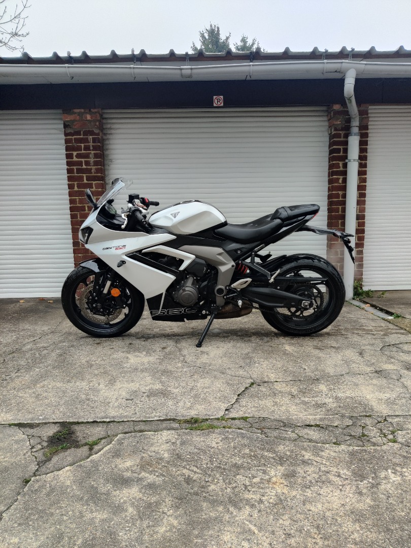 Daytona 660 SNOWDONIA WHITE / SAPPHIRE BLACK