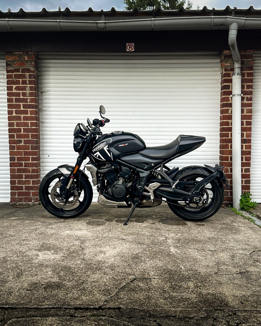Trident 660 Matt Black