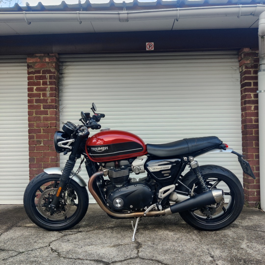SPEED TWIN 1200 carnival red storm grey 18k
