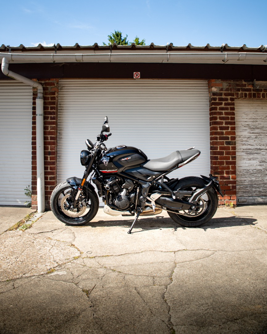 Trident 660 - Jet black