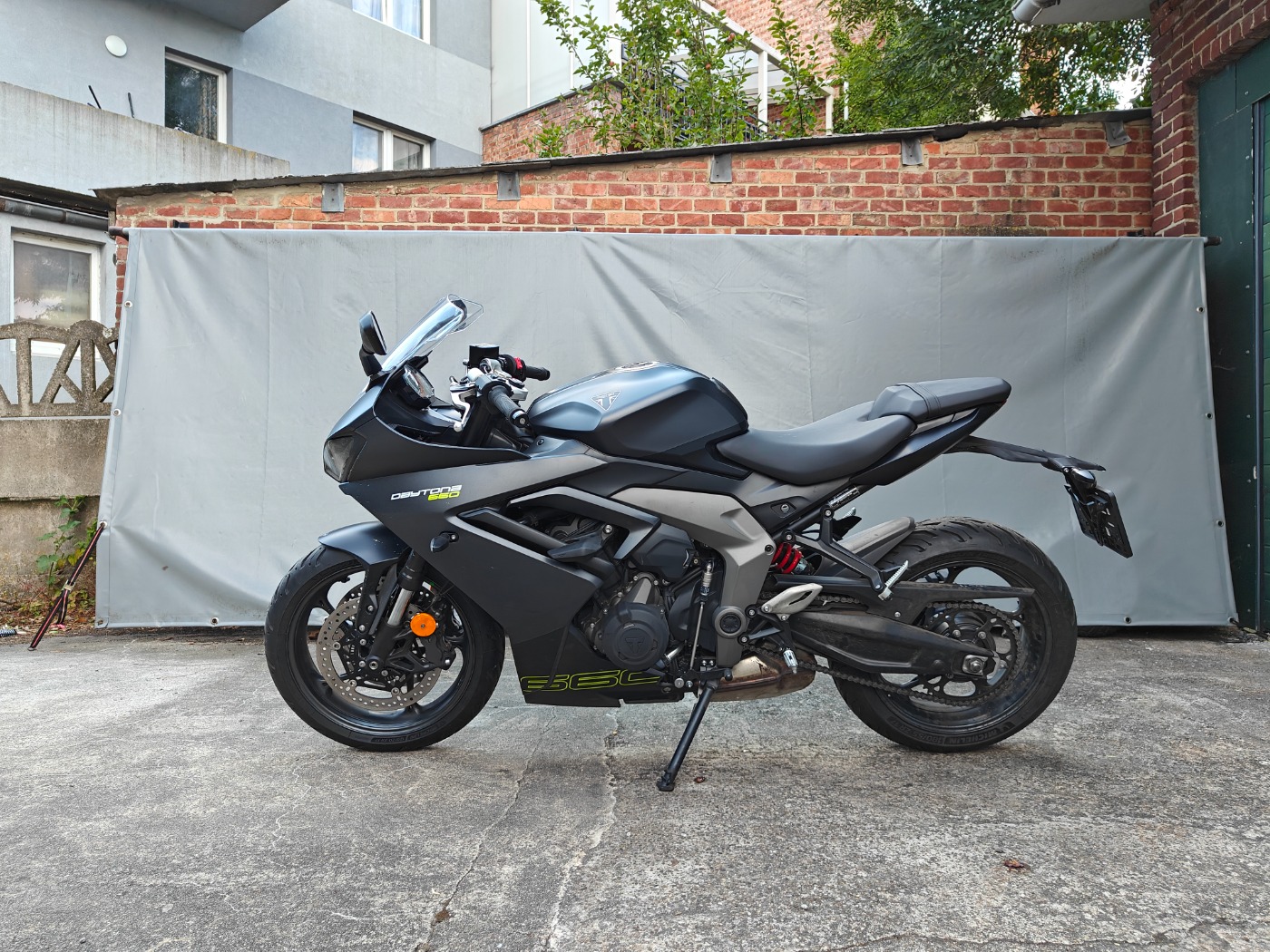 Daytona 660 Satin Granite / Satin Jet Black